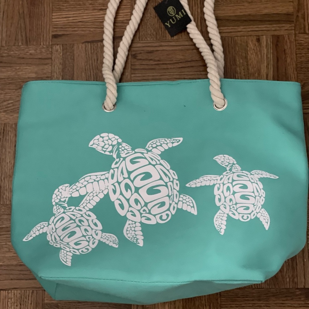 Beach Bag with Turtle Design and zipper top